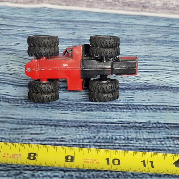 Ertl 1/64 scale Case IH 9250 die-cast/plastic 8 wheeler tractor red/black - Picture 9 of 9